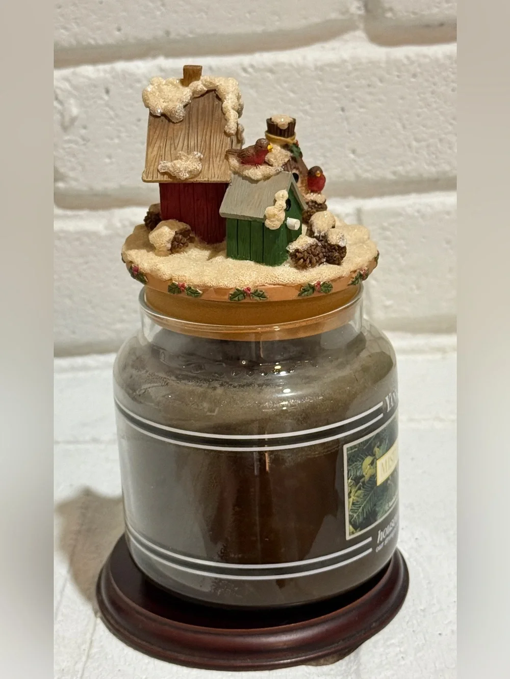 Yankee Candle Mistletoe Housewarmer in Green and Gold